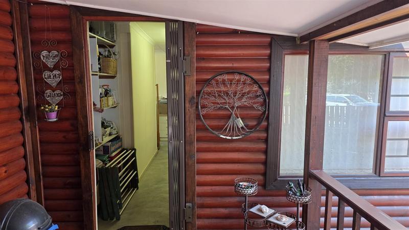 3 Bedroom Property for Sale in Fraaiuitsig Western Cape